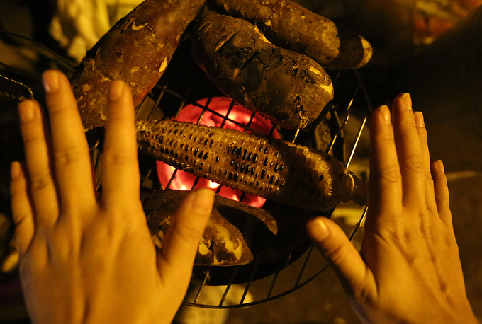 Người Hà Nội đốt lửa xua giá rét